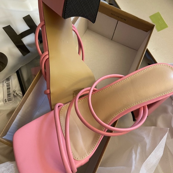 Pink heels - Picture 2 of 5